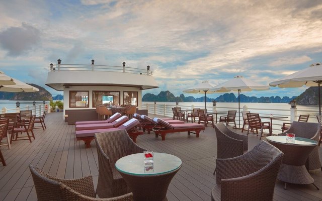 Athena Luxury Cruise Sundeck Space