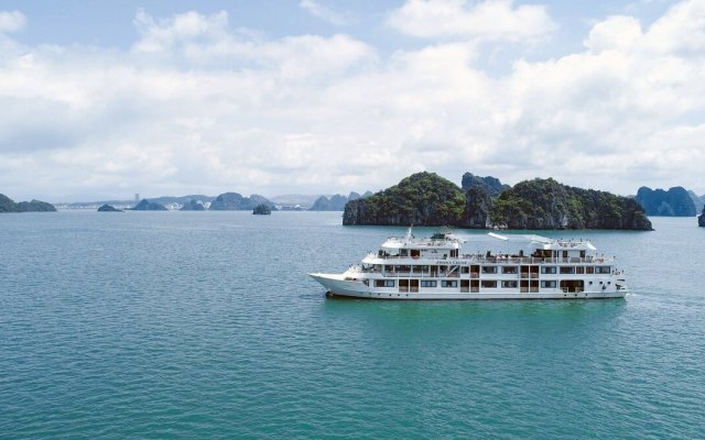 Athena Luxury Cruise on Bay