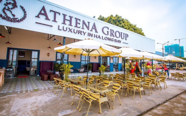 Athena Royal Cruise Waiting Stall
