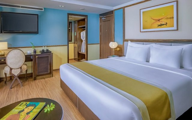 Capella Cruise Oasis Harmony Suite Bedroom