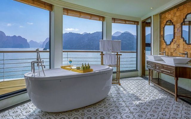 Capella Cruise Owner Suite Bathroom