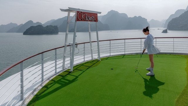 Capella Cruise Practice Golf