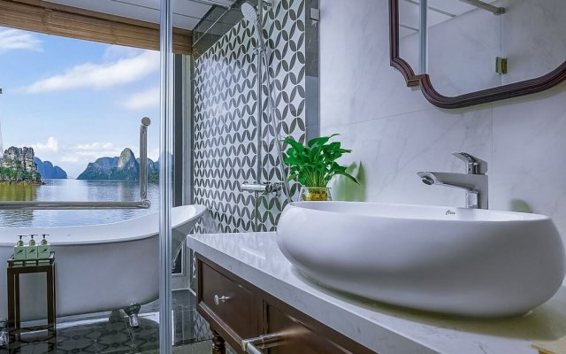 Capella Cruise Sky Suite Bathroom