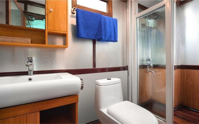 Cozy Bay Cruise Suite Cozy Bathroom