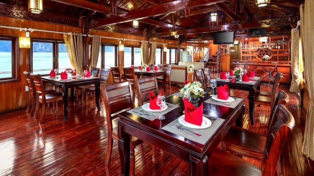 Cozy Bay Cruise Restaurant
