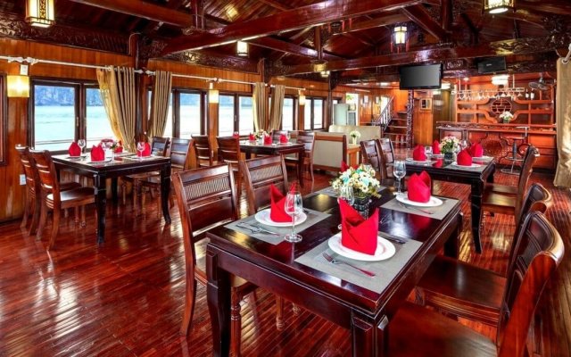 Cozy Bay Cruise Restaurant