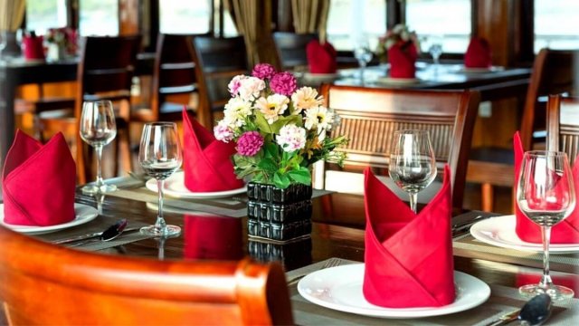 Cozy Bay Cruise Restaurant Table Set Up