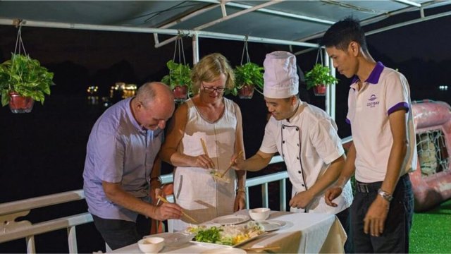 Cozy Bay Cruise Cooking Class