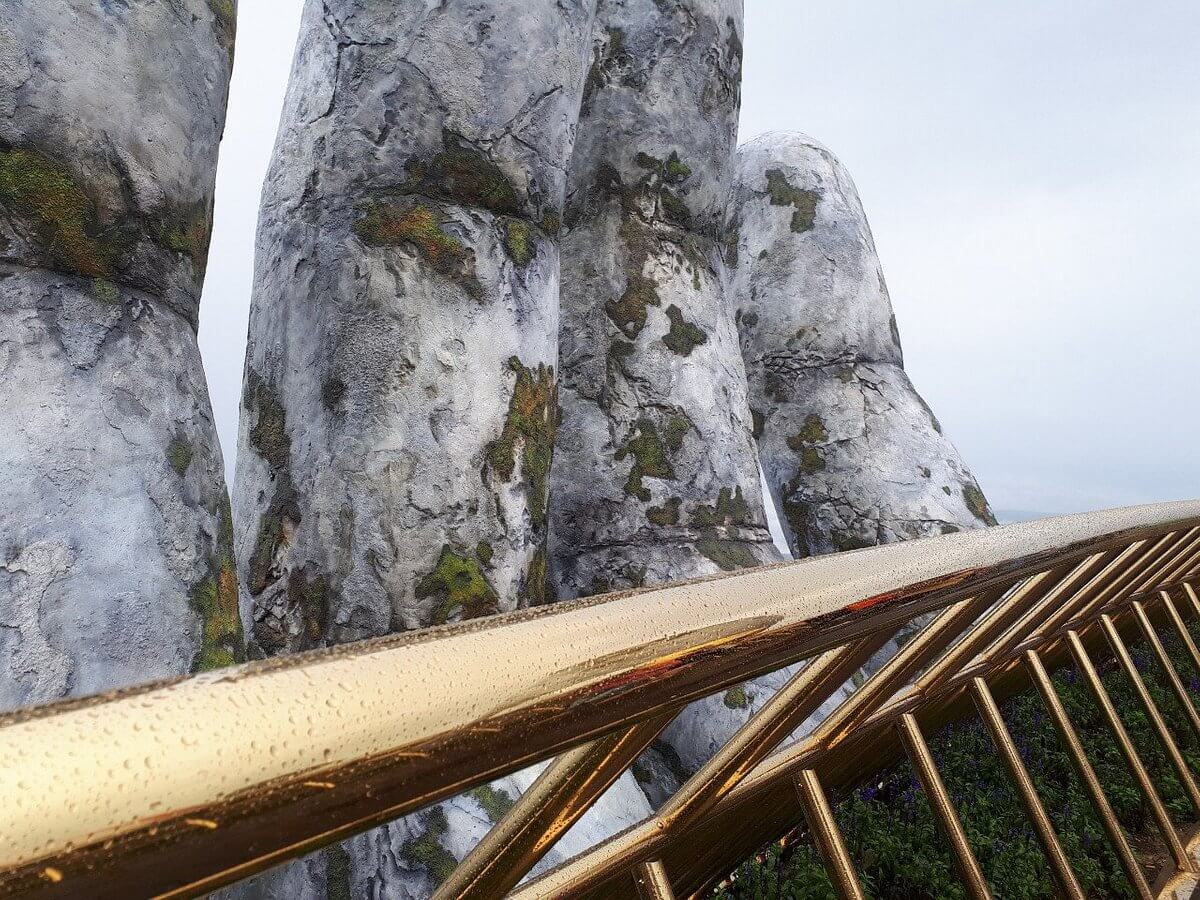 Constructed of steel and stone, Golden Hands Bridge Vietnam blends seamlessly with the surrounding landscape