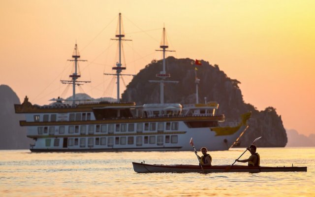 Dragon Legend Cruise Kayaking Under The Sparkling Sunset