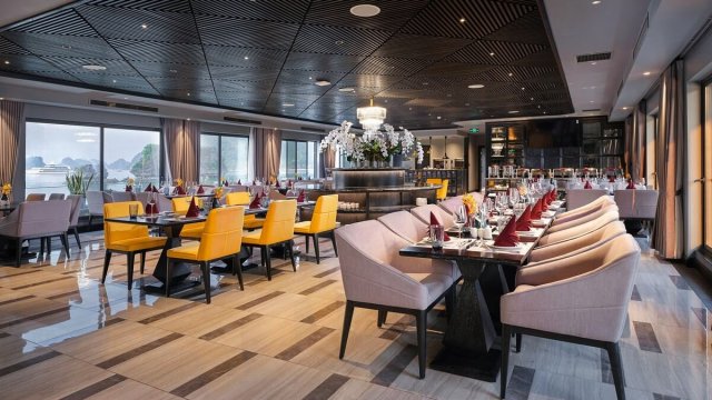 Elite of The Seas Cruise Luxurious Restaurant with Beautiful Bay View