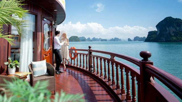 Emperor Cruise Sweet Couple on Terraces