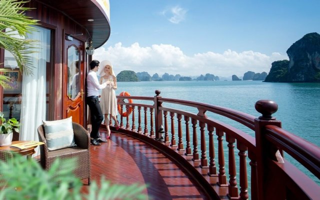 Emperor Cruise Sweet Couple on Terraces