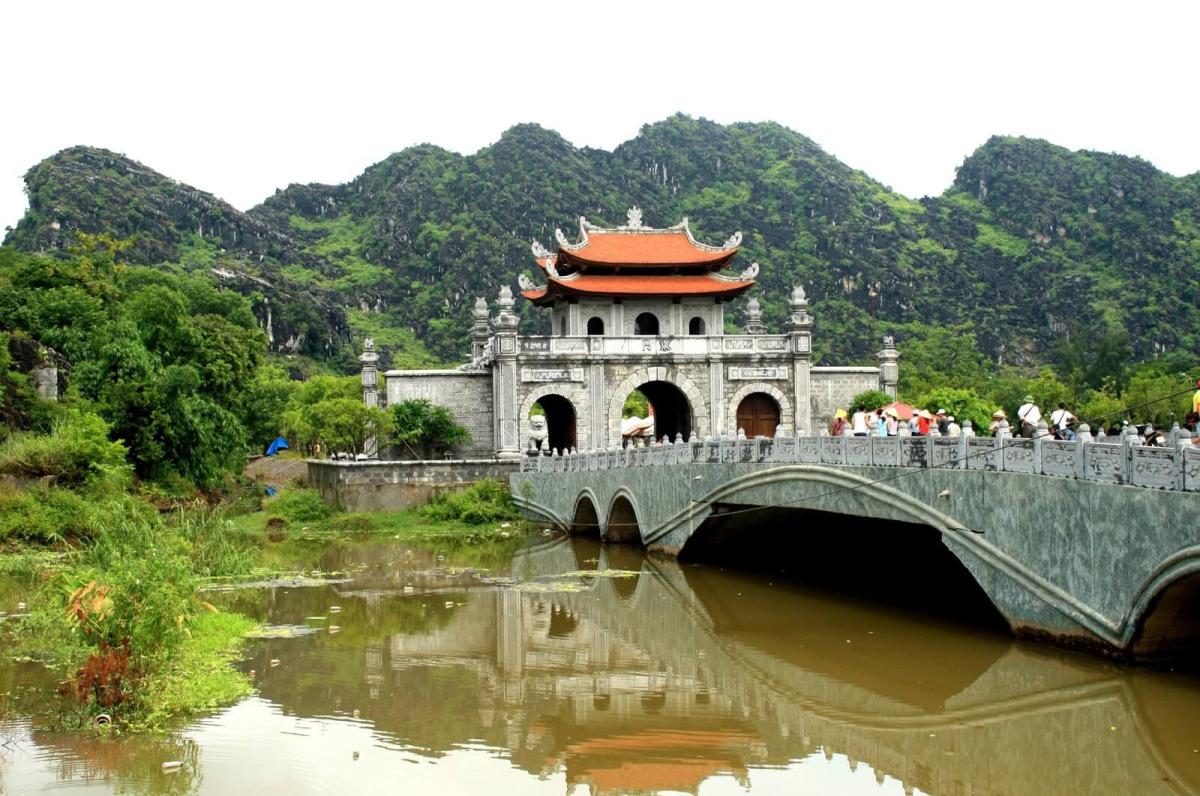 Where to go in Trang An Vietnam: Hoa Lu ancient capital