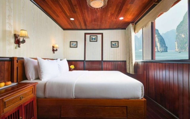 Garden Bay Legend Cruise Cozy Suite with Big Windows