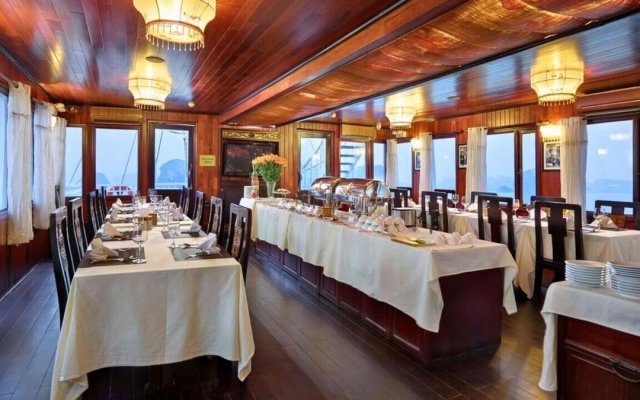 Garden Bay Legend Cruise Restaurant