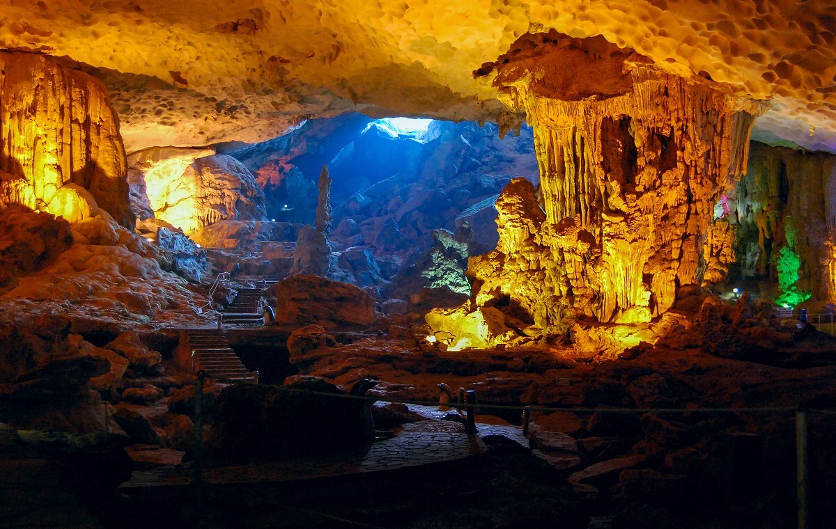 Halong Bay Description - Sung Sot Surprise Cave