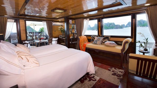 Hera Cruise Suite Bright Room with Many Windows