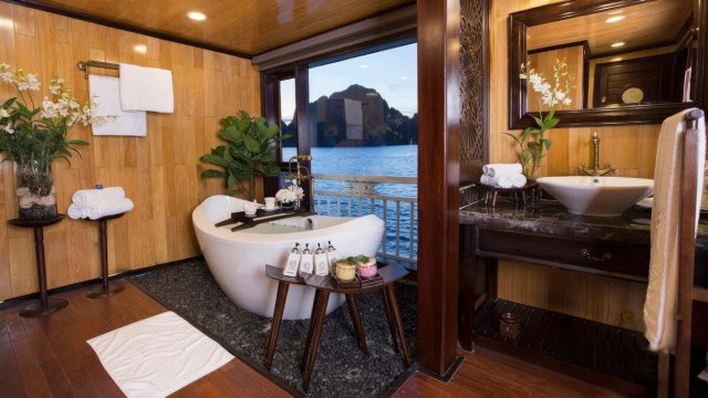 Hera Cruise Suite Well-Equipped Bathroom for Relaxing