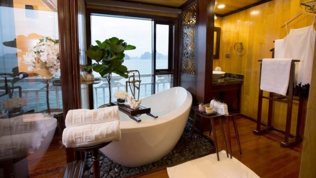 Hera Cruise Suite Bathroom Oval Bathtub by the Sea