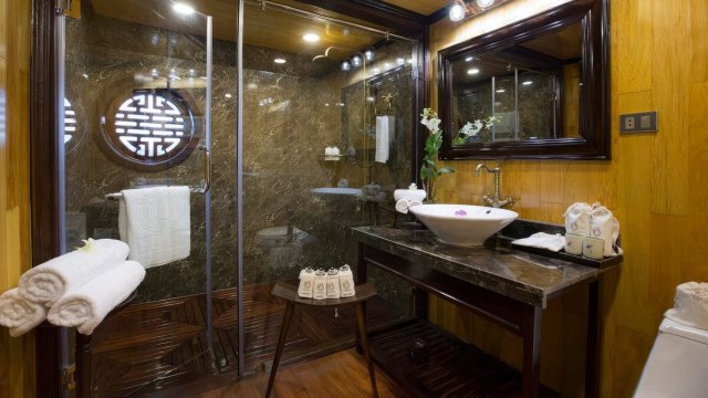 Hera Cruise Suite Wooden Vibe Bathroom
