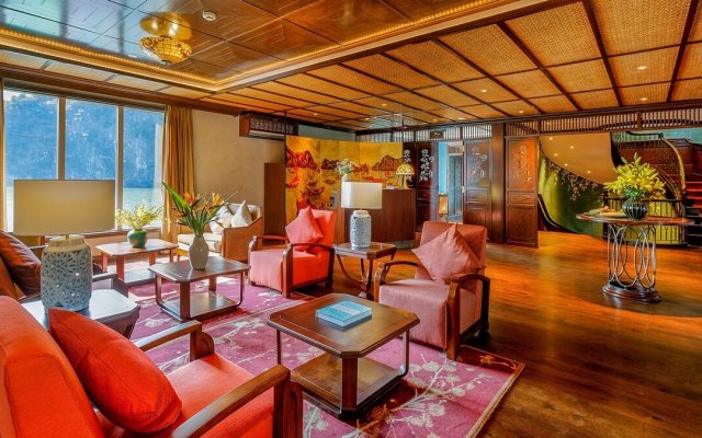 Heritage Line Ylang Cruise Lobby Lounge