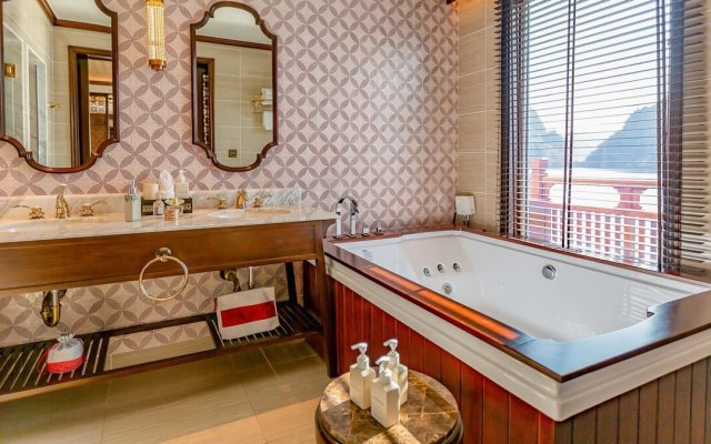 Heritage Line Ylang Cruise Regency Suite Bathroom Sink and Bathtub