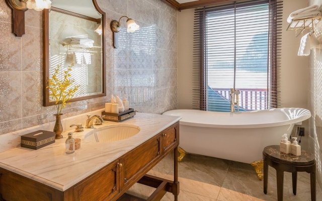 Heritage Line Ylang Cruise Signature Suite Luxurious Bathroom