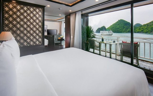 Hermes Cruise Large Bed Stunning Seaview