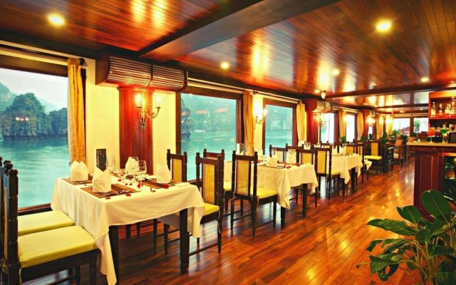 Indochina Sails Cozy Restaurant