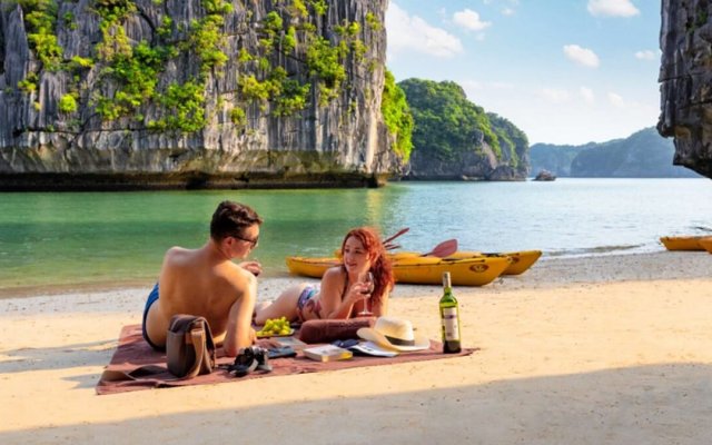 Indochine Cruise Activities Relaxing on beaches
