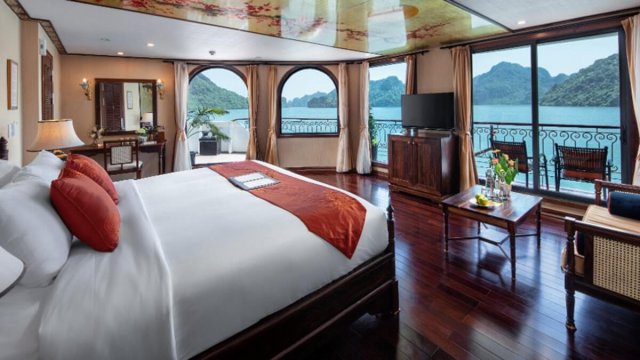 Indochine Cruise Suite Warm Classic Bedroom