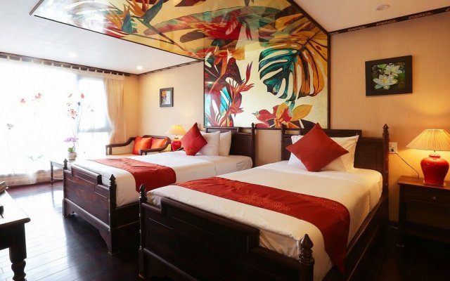 Indochine Cruise Suite with 2 Single Beds