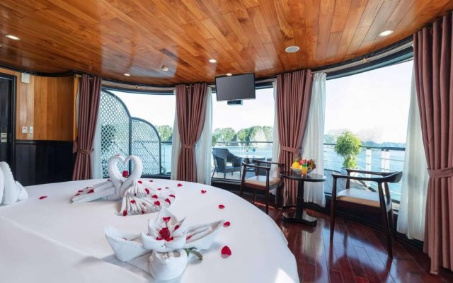 La Casta Cruise Honeymoon Suite Round Bed