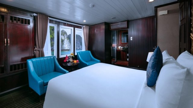 La Regina Classic Cruise Terrace Suite Modern Room