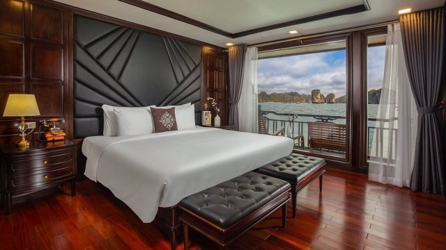 La Regina Legend Cruise Princess Suite Warm Wooden Vibe Room with High-end Design