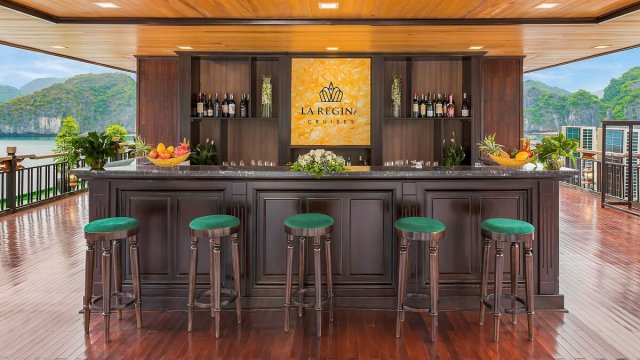 La Regina Legend Cruise Sundeck Bar