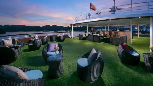 Le Theatre Cruise Outdoor Sundeck