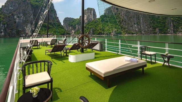 Light Cruise Sundeck Perfect for Sightseeing and Sunbathing