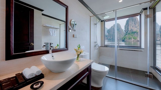Mon Cheri Cruise Ocean Suite Balcony Bathroom