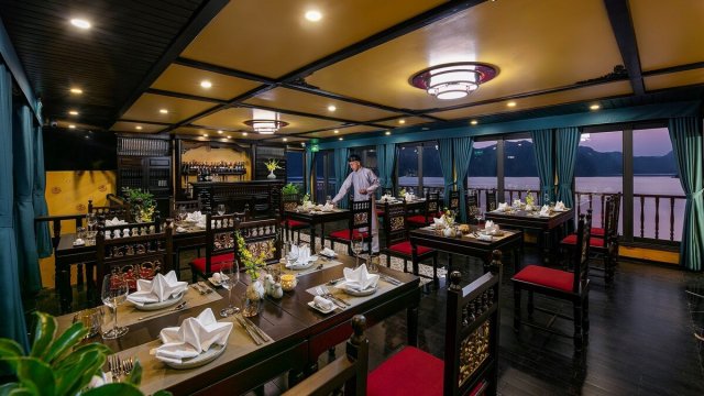 Nostalgia Cruise Set Table for Luxury Dining