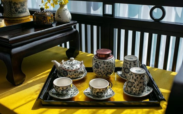 Nostalgia Cruise Vietnamese Traditional Tea Set
