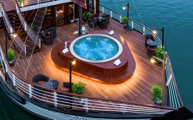 Orchid Cruise Orchid Classic Jacuzzi