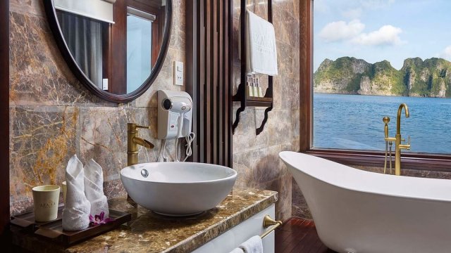 Orchid Trendy Cruise Deluxe Suite Bathroom