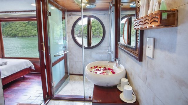 Oriental Sails Sweet Atmosphere Bathroom
