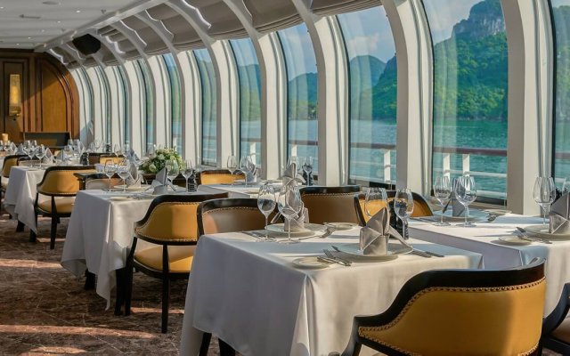 Paradise Delight Cruise Dinning Seating Line