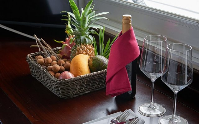Paradise Elegance Cruise Complimentary Champagne and Fruit Basket