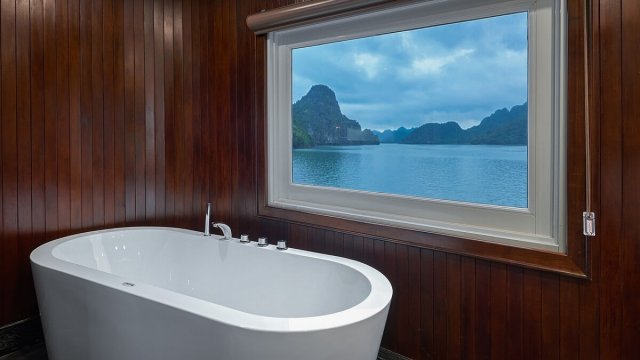 Paradise Grand Cruise Big Ocean View Window in Bathroom