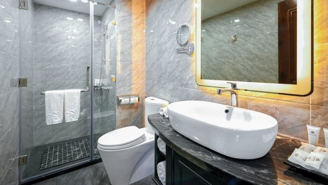 Paradise Grand Cruise Modern Bathroom Fulfilment