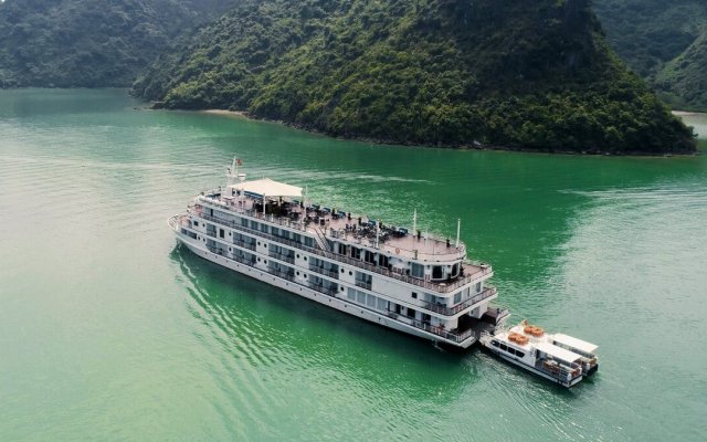 Paradise Grand Cruise The Cruise on Lan Ha Bay